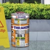 Antislip лак - Перфектно решение за подове против подхлъзване